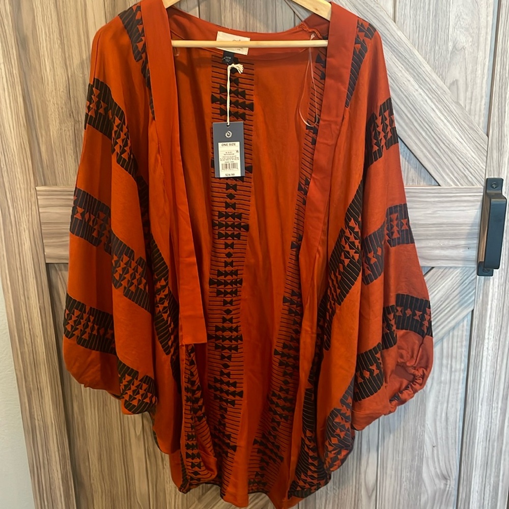 Women’s Universal Thread Wrap in OS. New With Tags!